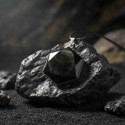 Dije Prisma Hexagonal Obsidiana Dorada 4 Cm Protección